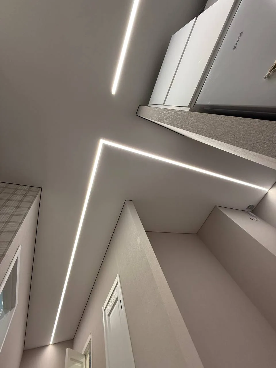 Световые и парящие конструкции